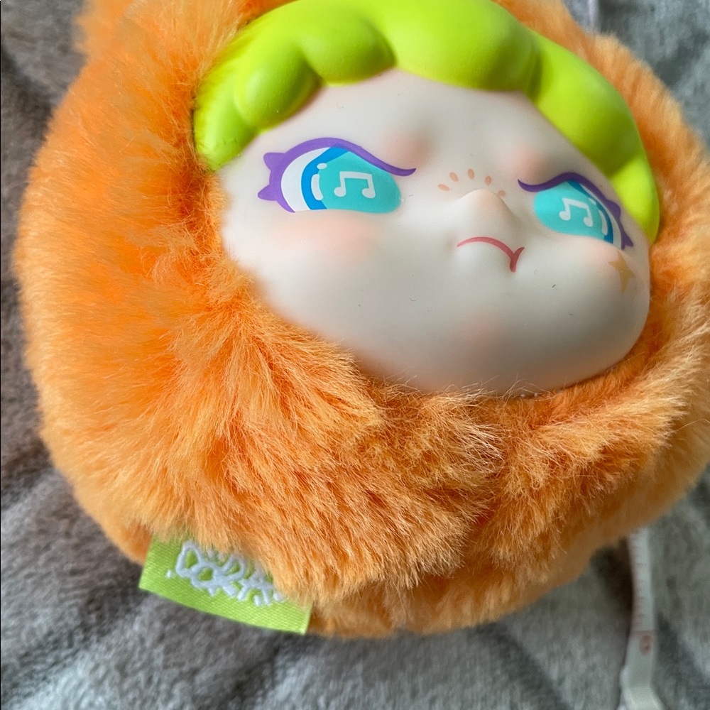 • Dora Fuzzy Keychain • - Picture 5 of 8